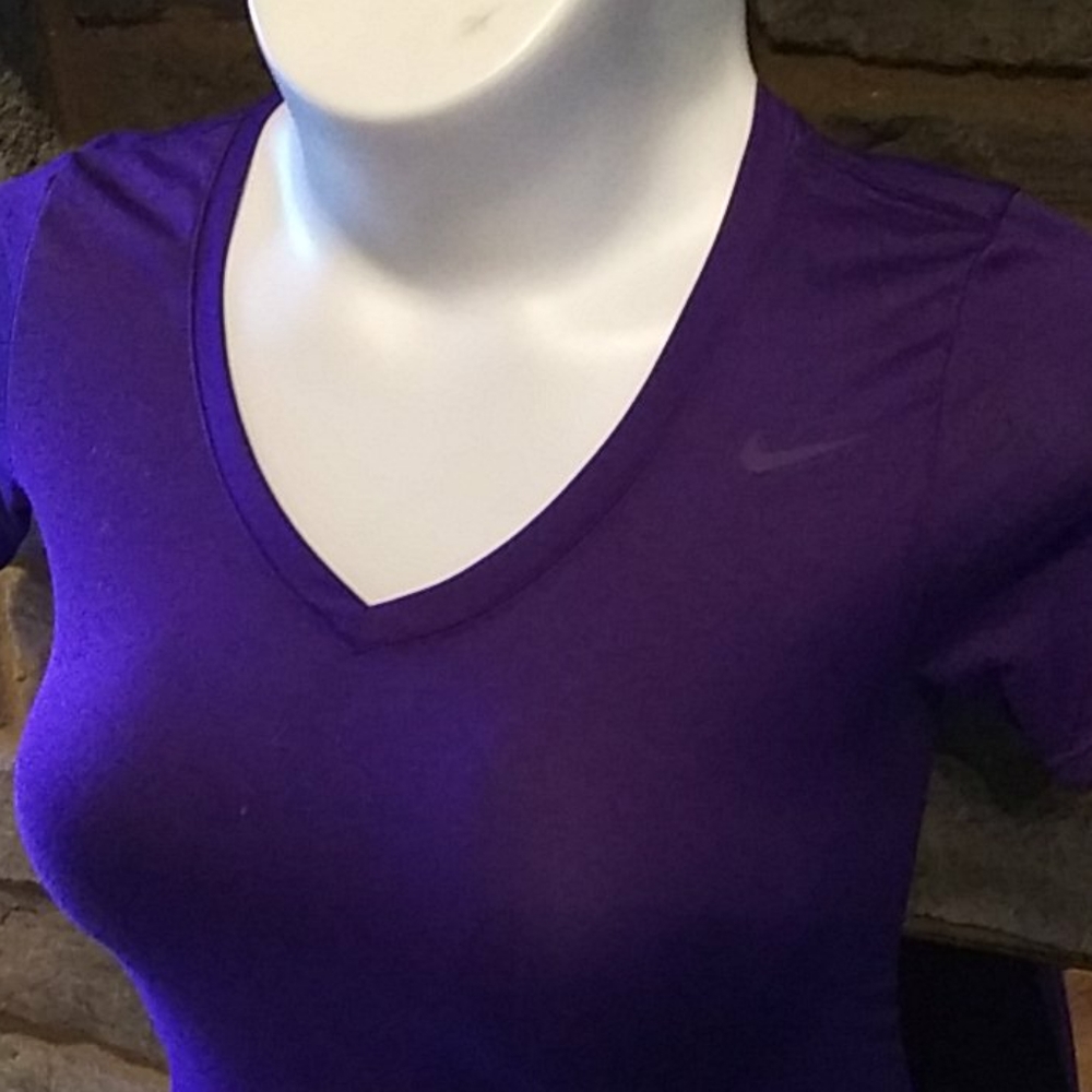 🔥Womens Nike Tee - Picture 3 of 5